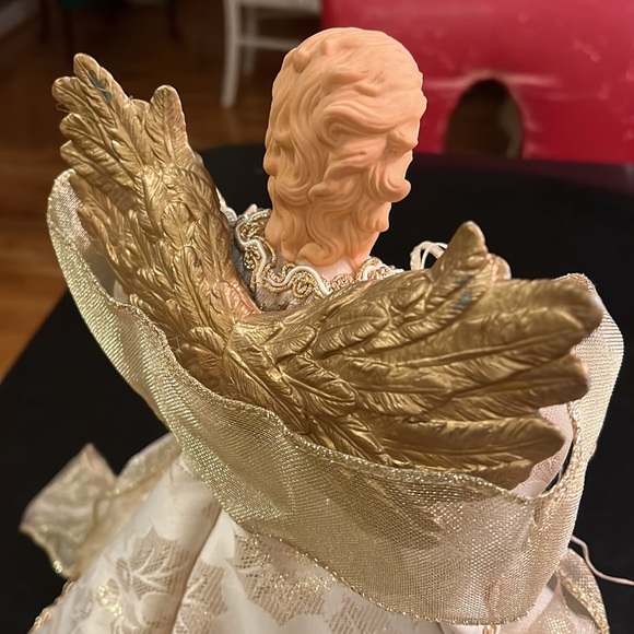 13 inch Regal Porcelain Angel - White & Cream - Picture 13 of 16